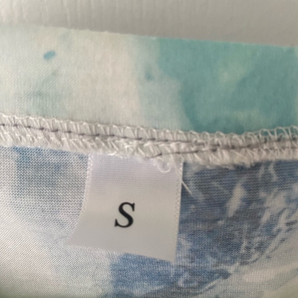 2 for 1! Marble print short sleeve shirts. Size small. - Picture 9 of 11